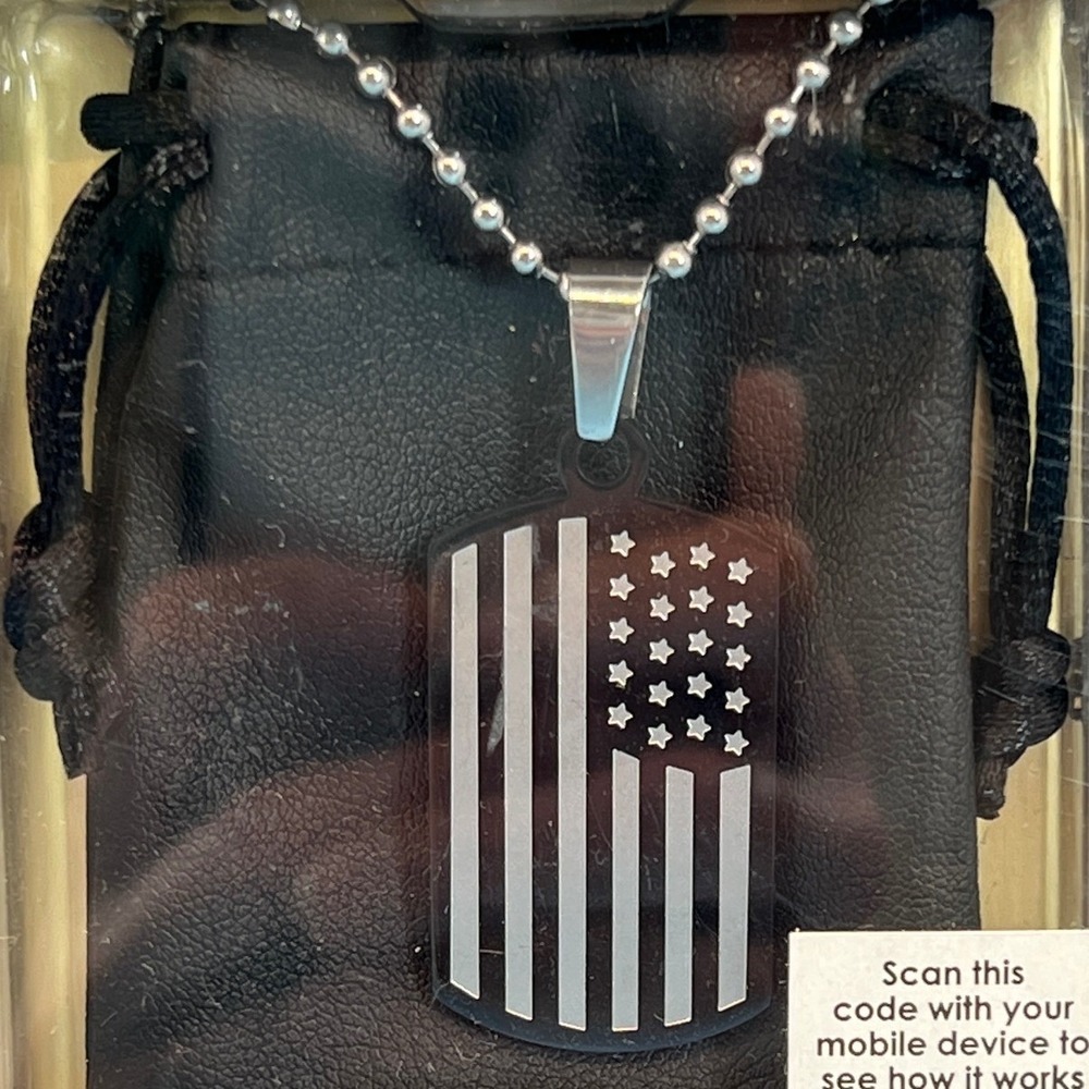 NWT Q Notes Dog Tag Necklace Mens One Size Silver American Flag QR Code Message